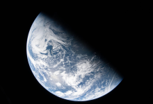 🌍🌙 阿尔忒弥斯二号拍摄的地球与月球 —— “我们回来了”